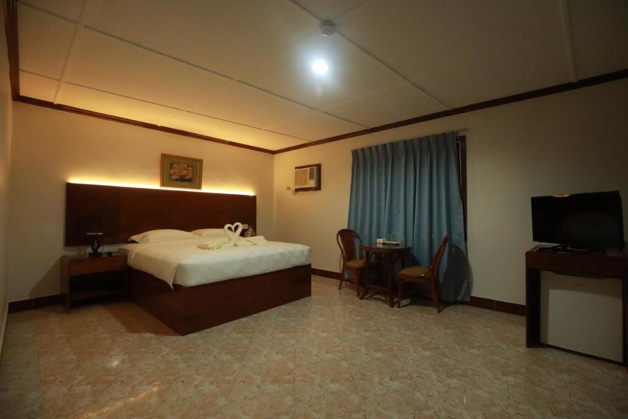 Bohol Plaza Mountain Resort And Restaurant Dauis Exteriör bild